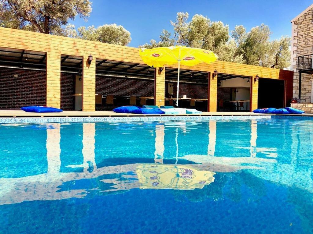 Victoria Hotel And Lounge Foca Εξωτερικό φωτογραφία