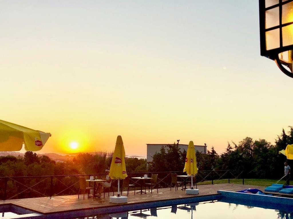 Victoria Hotel And Lounge Foca Εξωτερικό φωτογραφία