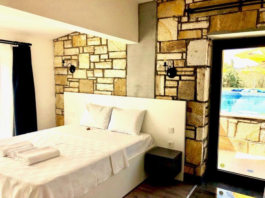 Victoria Hotel And Lounge Foca Εξωτερικό φωτογραφία