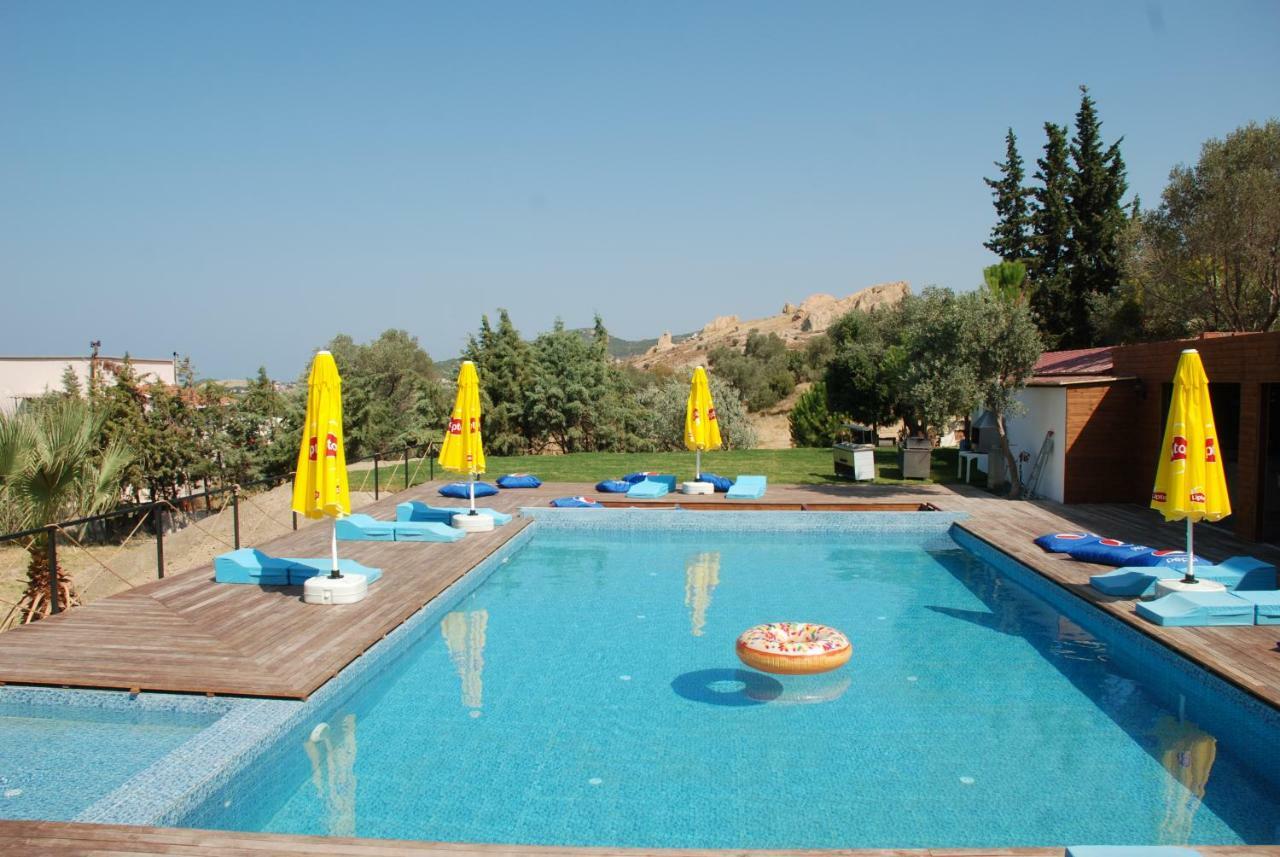 Victoria Hotel And Lounge Foca Εξωτερικό φωτογραφία